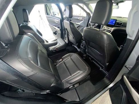Used 2022 Ford Explorer XLT w/ Equipment Group 202A AWD/4WD image 33