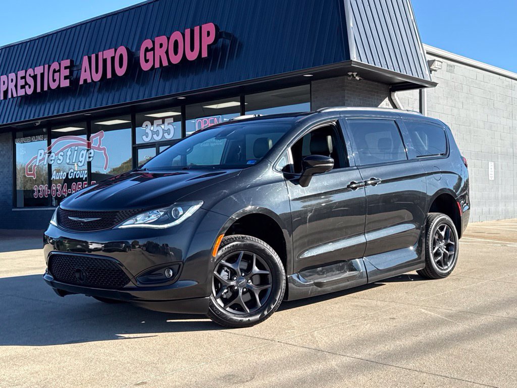 Used 2020 Chrysler Pacifica Limited w/ Advanced Safetytec Group FWD image 26