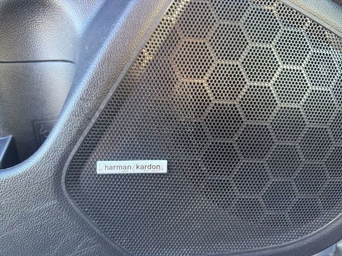 Used 2017 Subaru Outback 2.5i Limited image 14