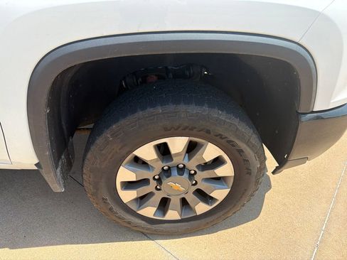 Used 2024 Chevrolet Silverado 2500 Custom w/ Custom Value Package AWD/4WD image 8