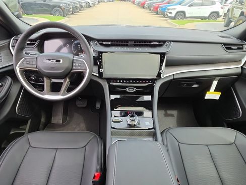 New 2026 Jeep Grand Cherokee Limited AWD/4WD image 18