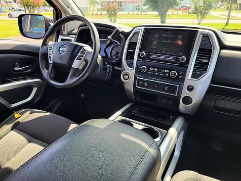 Used 2021 Nissan Titan SV w/ SV Convenience Package RWD image 30