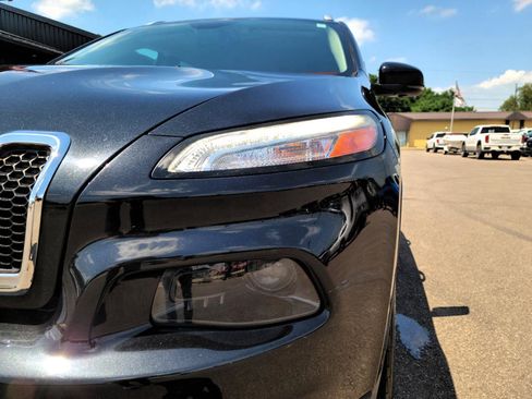 Used 2016 Jeep Cherokee Limited AWD/4WD image 17