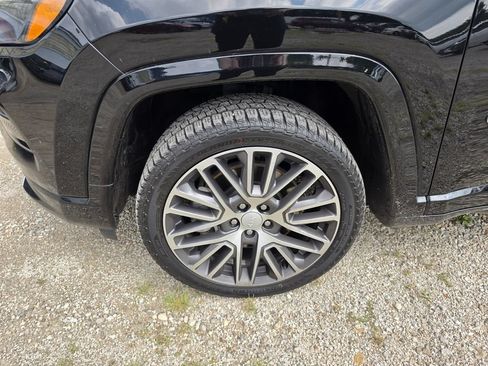 Used 2023 Jeep Compass Limited w/ Elite Group AWD/4WD image 3