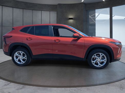 Certified 2024 Chevrolet Trax LS w/ LS Convenience Package FWD image 7