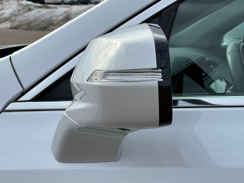 Used 2022 Cadillac XT4 Premium Luxury w/ Enhanced Visibility Package image 38