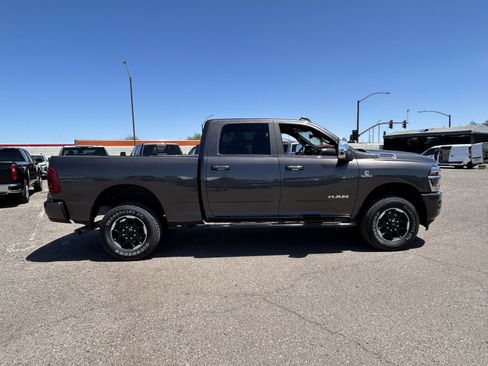 Used 2025 RAM 2500 Laramie AWD/4WD image 5