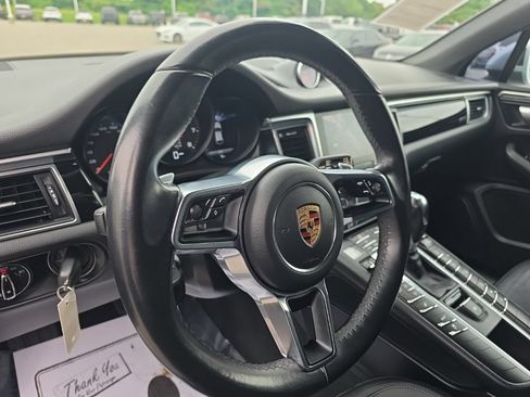 Used 2018 Porsche Macan AWD/4WD image 9