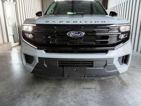 Used 2025 Ford Expedition Active RWD image 26