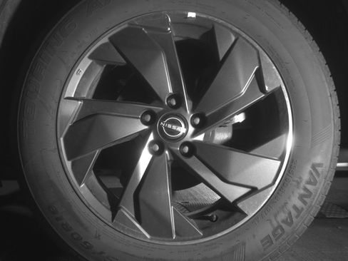 Used 2025 Nissan Rogue SV FWD image 14