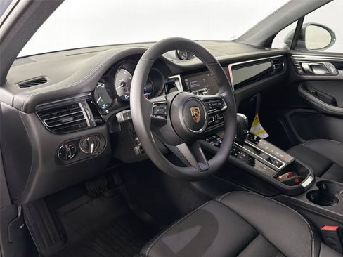 Used 2025 Porsche Macan S AWD/4WD image 4