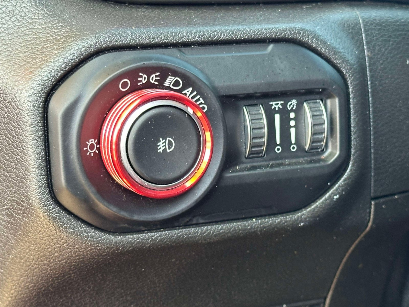 Used 2018 Jeep Wrangler Unlimited Sport S AWD/4WD image 23
