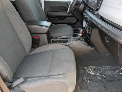 Used 2024 Jeep Wrangler Unlimited Sahara AWD/4WD image 12