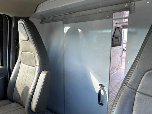 Used 2017 Chevrolet Express 3500 image 30