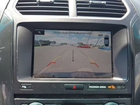 Used 2016 Ford Explorer XLT w/ Equipment Group 202A FWD image 32