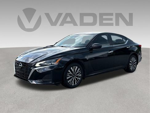 Used 2025 Nissan Altima 2.5 SV FWD image 1