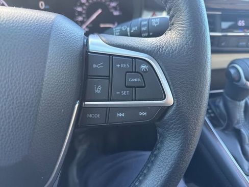 Used 2021 Toyota Sienna XLE image 15