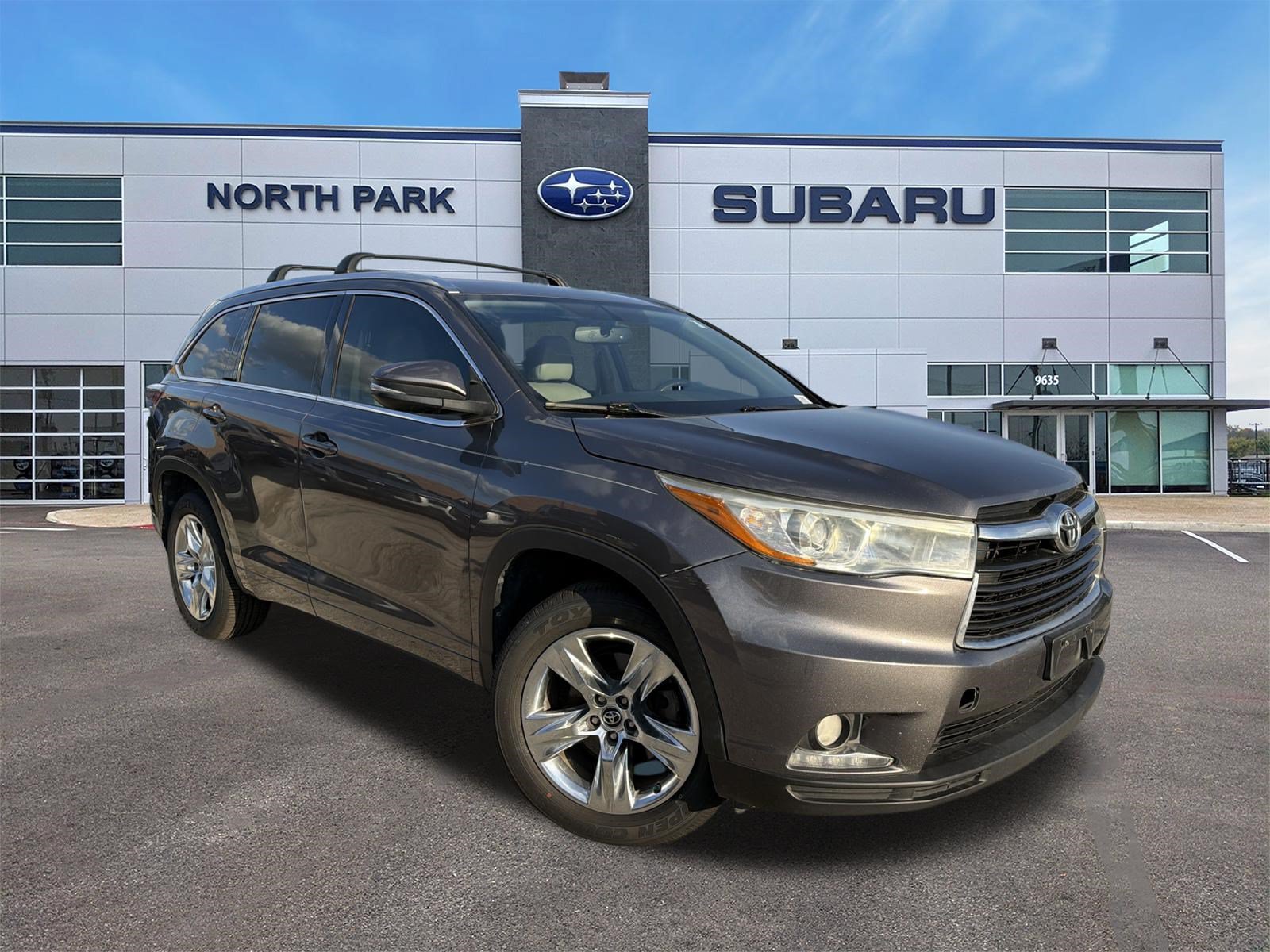 Used 2016 Toyota Highlander Limited FWD image 1