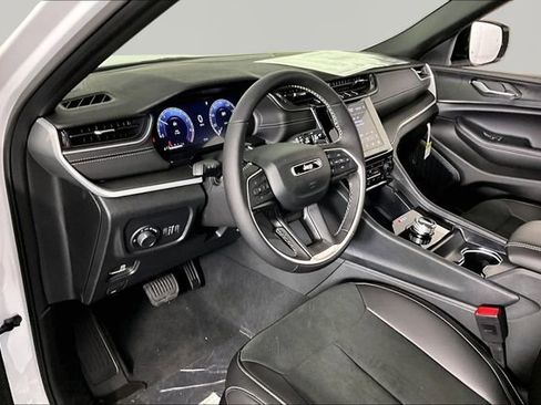 New 2025 Jeep Grand Cherokee L Altitude AWD/4WD image 7