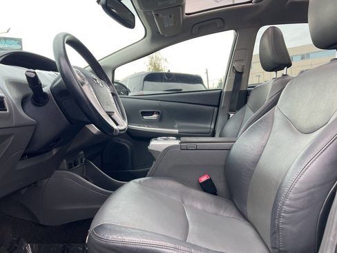 Used 2013 Toyota Prius V Five image 31