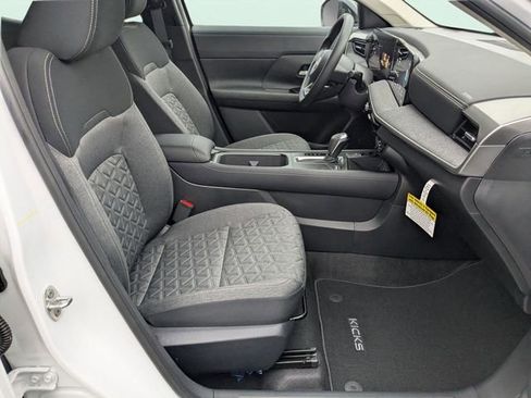 New 2026 Nissan Kicks SV w/ SV Premium Package FWD image 32