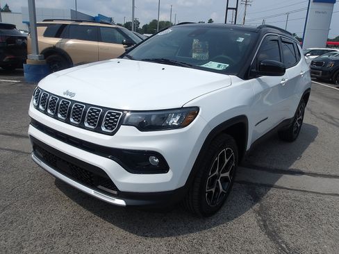 Used 2025 Jeep Compass Limited w/ Sun & Sound Group AWD/4WD image 3