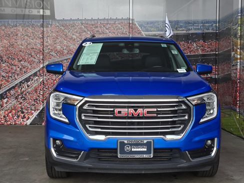 Used 2024 GMC Terrain SLT image 3