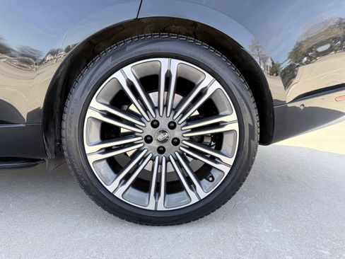 Used 2023 Land Rover Range Rover Long Wheelbase Autobiography image 22