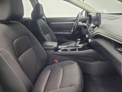 Used 2023 Nissan Altima 2.5 SV w/ SV Premium Package image 21