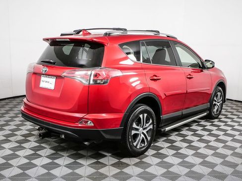 Used 2016 Toyota RAV4 LE w/ Cargo Management Package FWD image 3