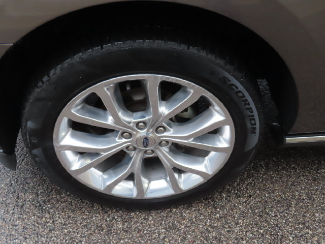 Used 2019 Ford Expedition Limited w/ Equipment Group 302A AWD/4WD image 17