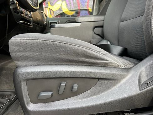 Used 2018 Chevrolet Silverado 1500 LT w/ All Star Edition image 45