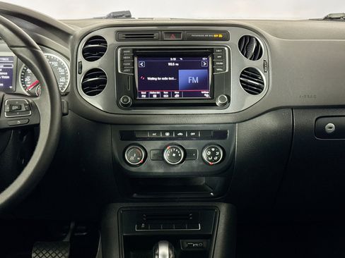 Used 2018 Volkswagen Tiguan Limited w/ Premium Package image 22