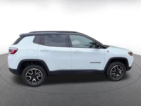 Used 2025 Jeep Compass Trailhawk AWD/4WD image 16