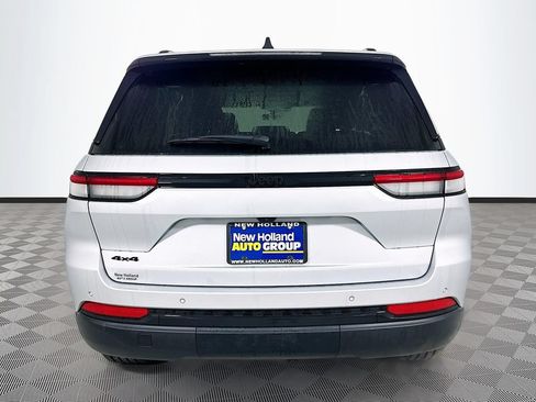 New 2025 Jeep Grand Cherokee Altitude AWD/4WD image 5