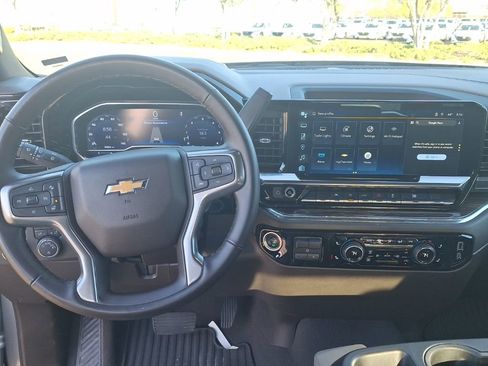 Certified 2025 Chevrolet Silverado 1500 LT image 3
