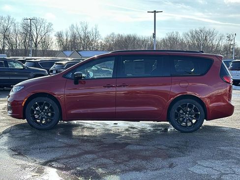 New 2026 Chrysler Pacifica Select w/ S Appearance Package image 5