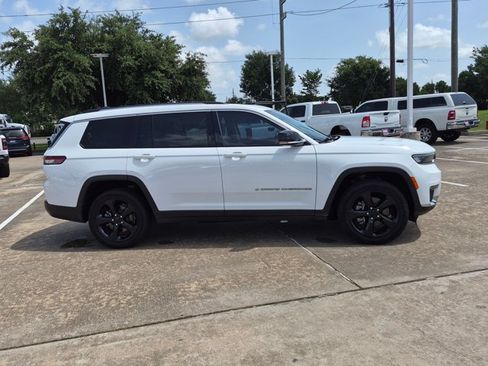 Used 2021 Jeep Grand Cherokee L Limited RWD image 4