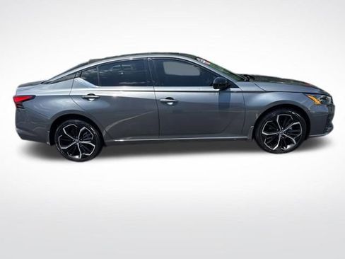 Used 2024 Nissan Altima 2.5 SR w/ SR Premium Package AWD/4WD image 8