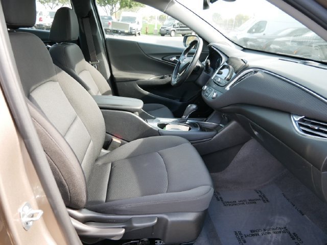 Used 2018 Chevrolet Malibu LT FWD image 15