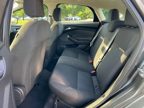Used 2018 Ford Focus SE FWD image 18