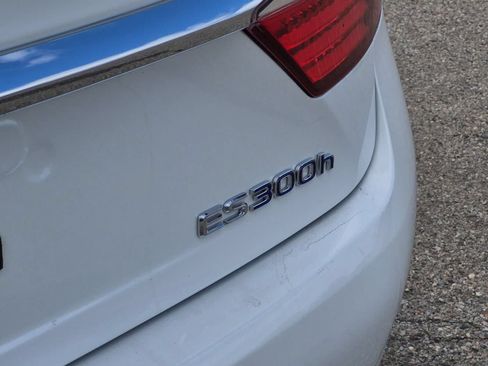 Used 2013 Lexus ES 300h w/ Premium Pkg FWD image 13