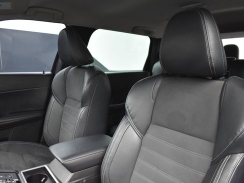 Used 2023 Mitsubishi Outlander SE image 11