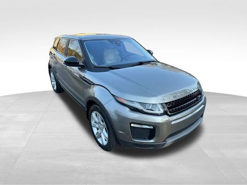 Used 2019 Land Rover Range Rover Evoque SE Premium image 7