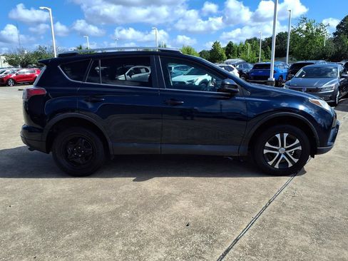 Used 2018 Toyota RAV4 LE FWD image 6