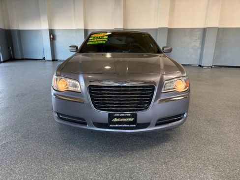 Used 2013 Chrysler 300 RWD image 2
