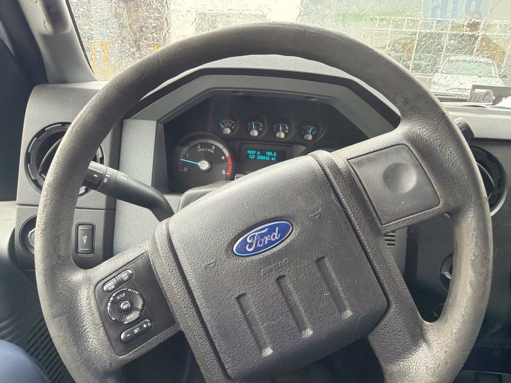 Used 2013 Ford F550 Luxury w/ Payload Upgrade Pkg RWD image 3