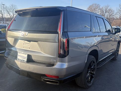 Used 2022 Cadillac Escalade ESV Sport w/ Touring Package image 10