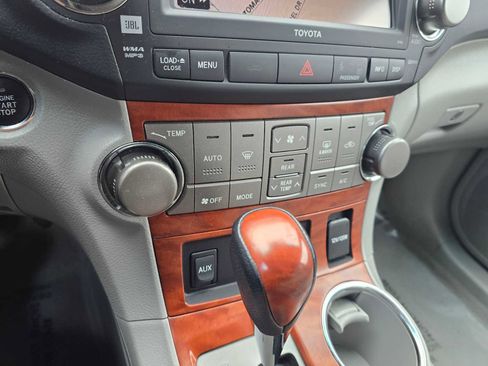 Used 2010 Toyota Highlander Limited image 30
