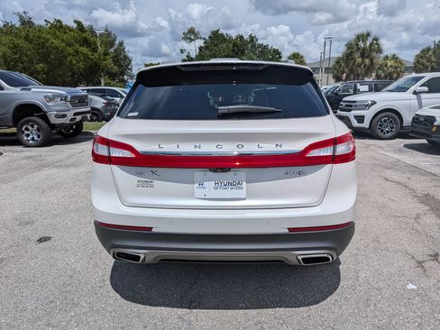 Used 2017 Lincoln MKX Select w/ Select Plus Package AWD/4WD image 5